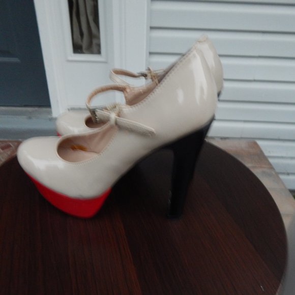 Red and Cream High Heel Stilettos - Picture 3 of 11